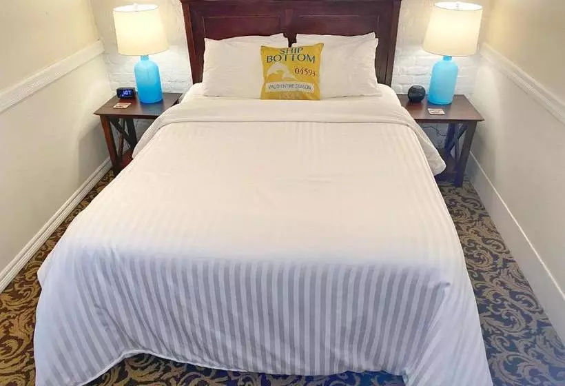 هتل The Edgewater