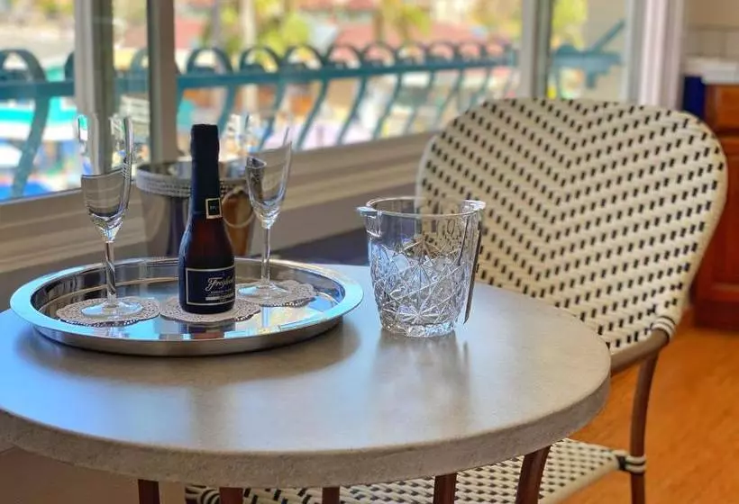 هتل The Edgewater