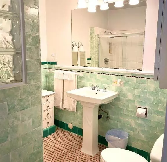 هتل The Edgewater