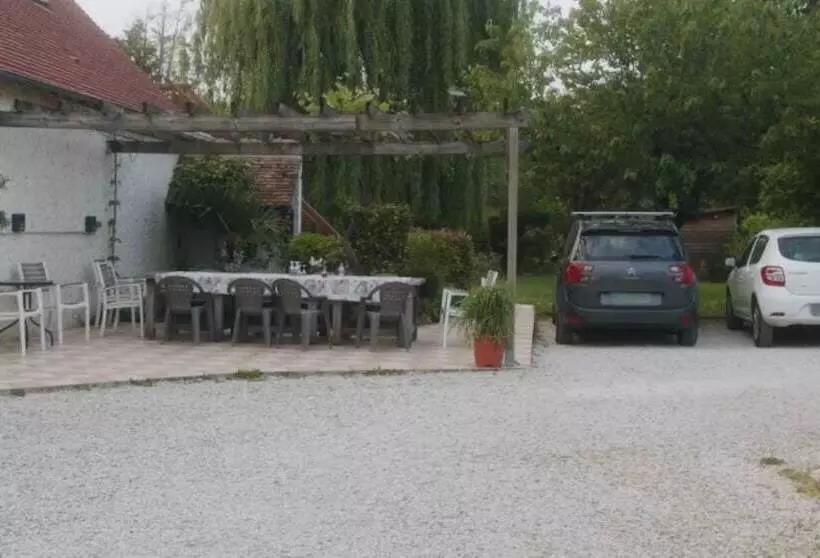 ベッドアンドブレックファースト Maison Cerviña