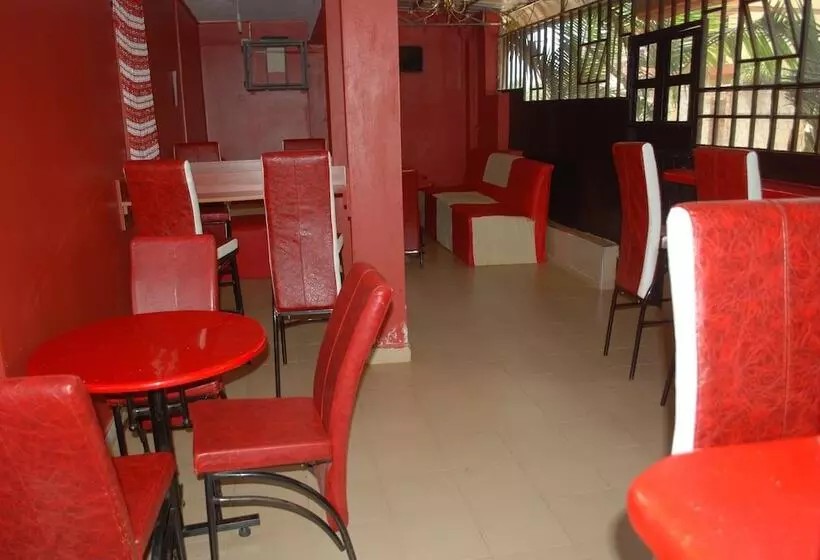 تختخواب و صبحانه The Ree