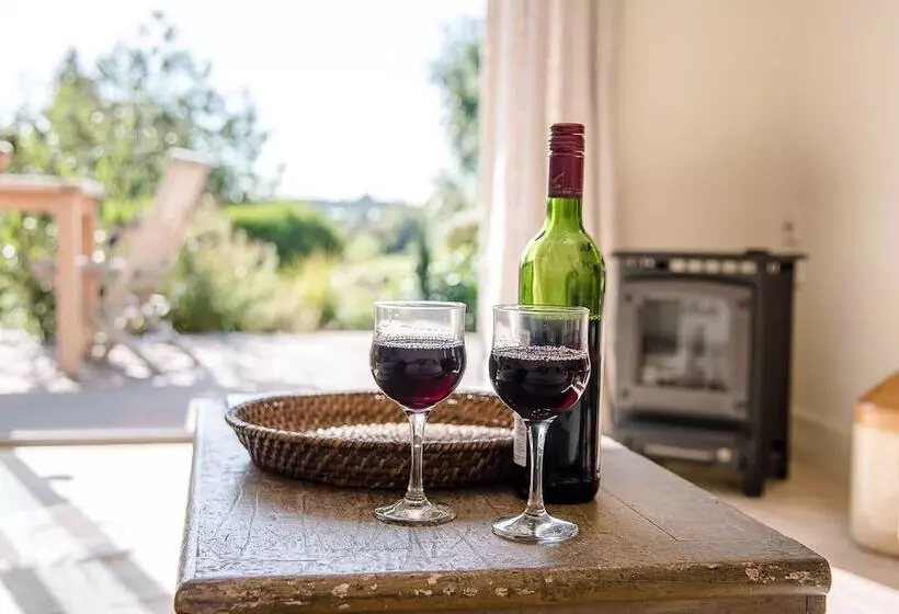 Hill Stables, Ufford