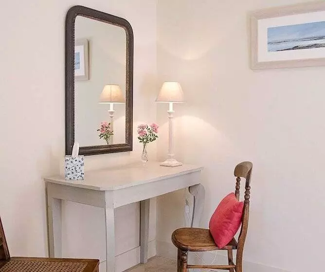 Hill Stables, Ufford