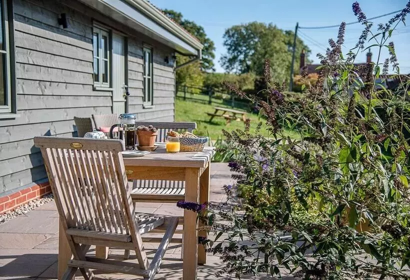 Hill Stables, Ufford