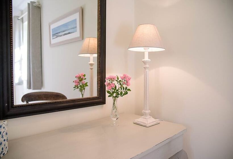 Hill Stables, Ufford