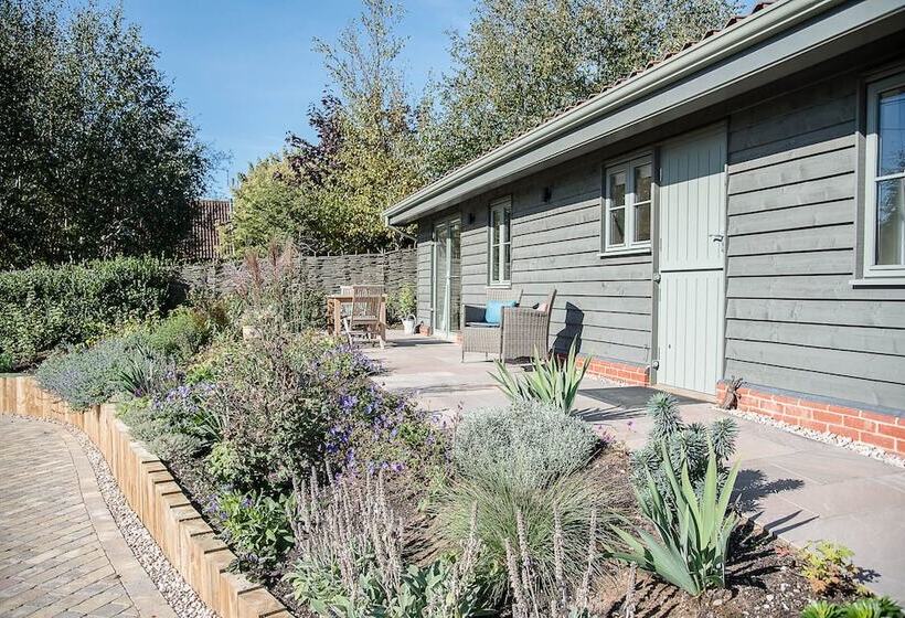 Hill Stables, Ufford