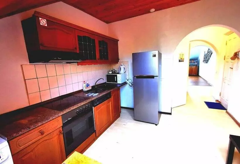 هتل Meridian Apartments