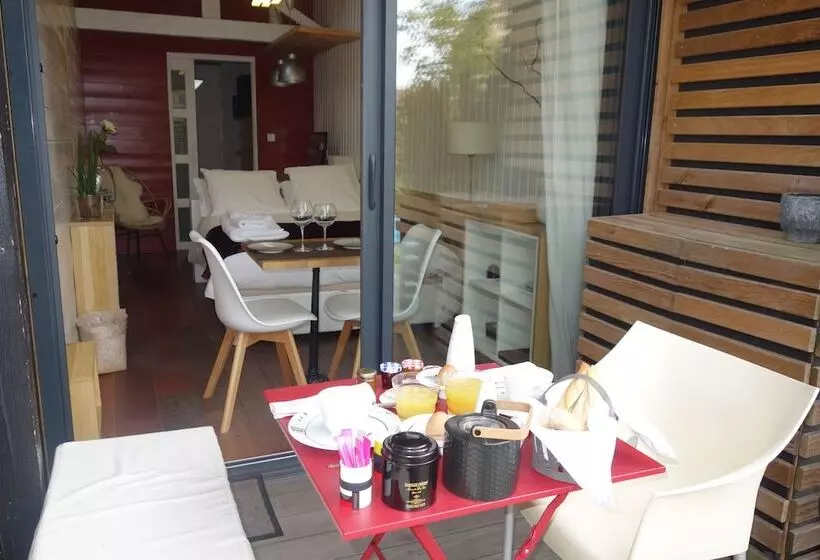 Aamiaismajoitus (B&B) Urbanhouse Cocoon Studio