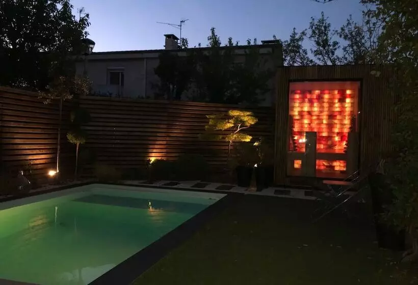 Aamiaismajoitus (B&B) Urbanhouse Cocoon Studio
