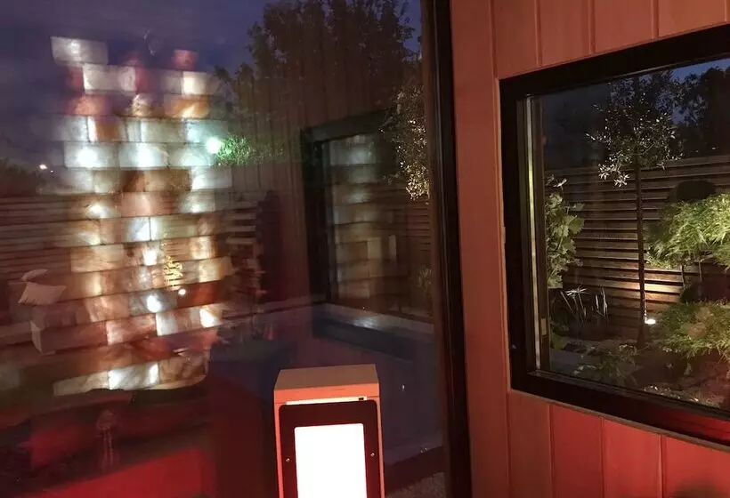 Aamiaismajoitus (B&B) Urbanhouse Cocoon Studio