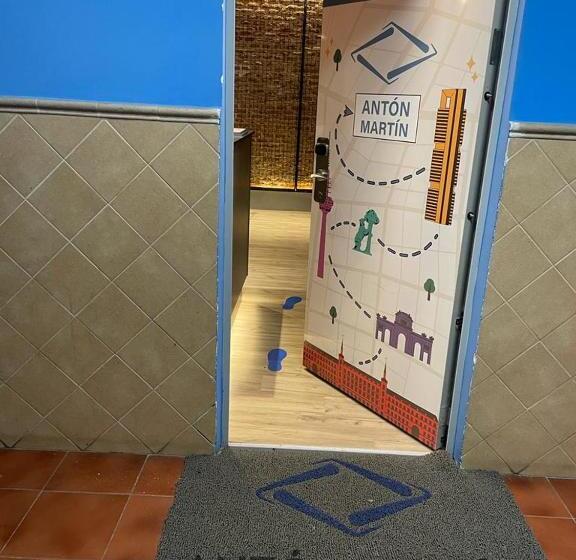 هتل Hostal Anton Martin