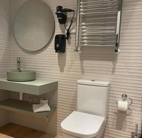 هتل Hostal Anton Martin