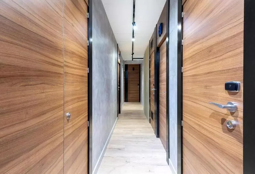 هتل Hostal Anton Martin