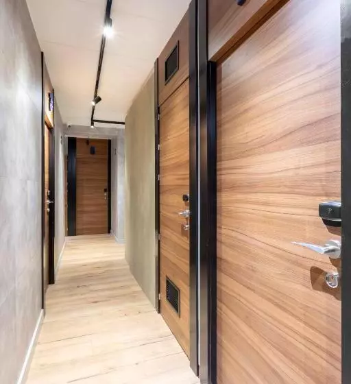 هتل Hostal Anton Martin