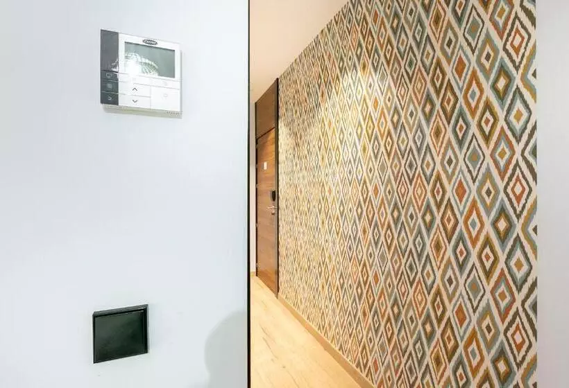 هتل Hostal Anton Martin