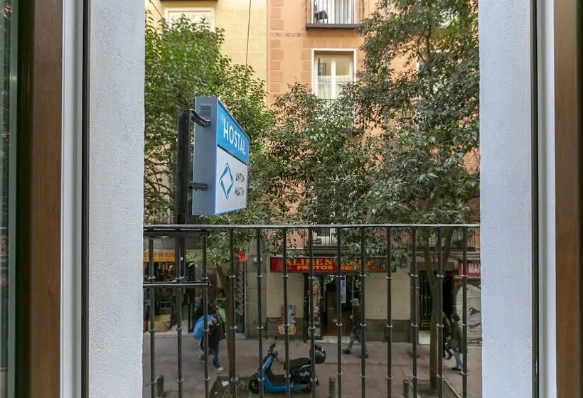 هتل Hostal Anton Martin