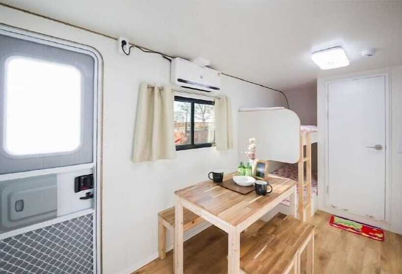 فندق Red Windmill Pension