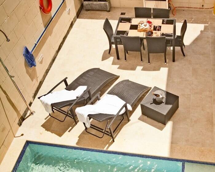 هتل روستایی Serkuzan