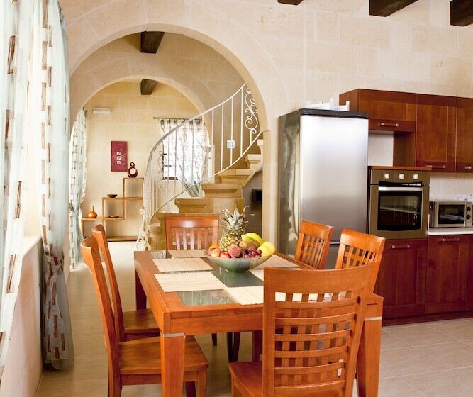 هتل روستایی Serkuzan