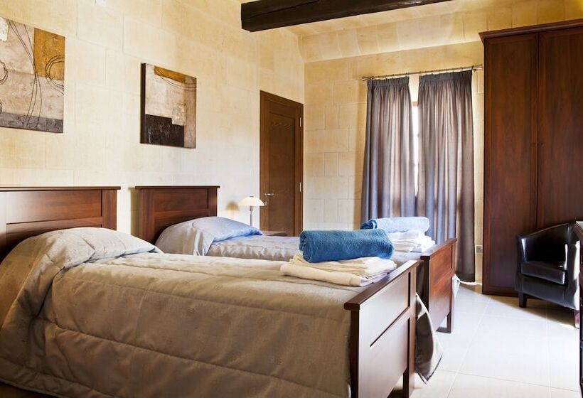 هتل روستایی Serkuzan