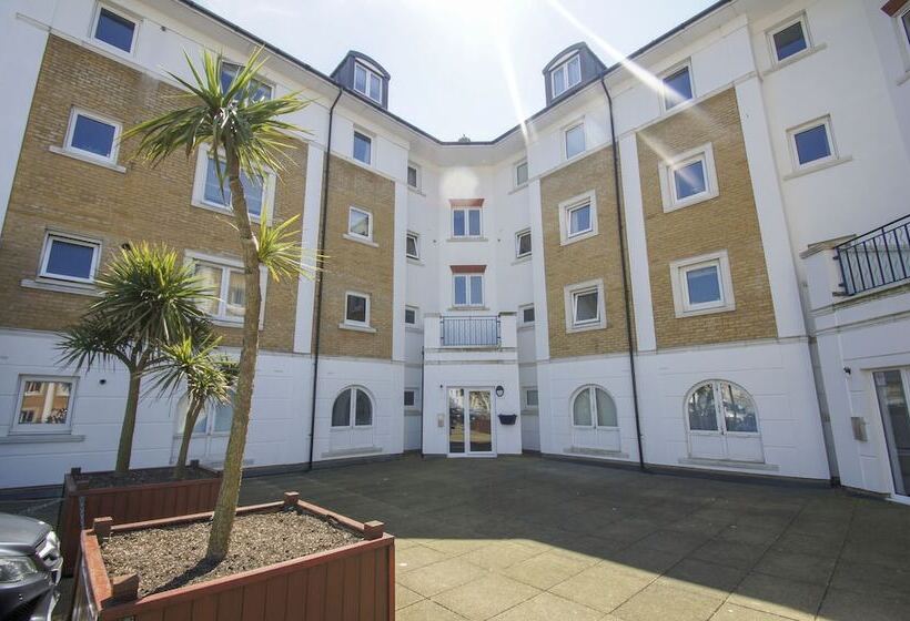 Marina Apartment Parking By Brighton Holiday Lets