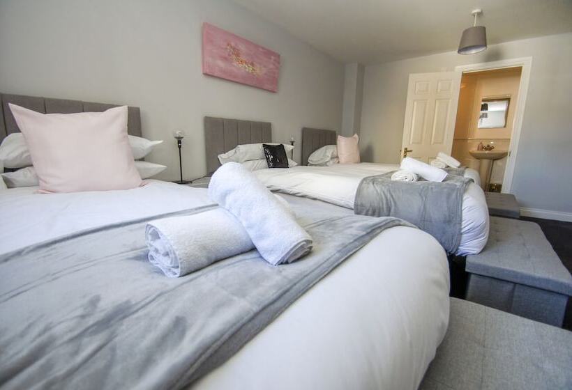 Marina Apartment Parking By Brighton Holiday Lets