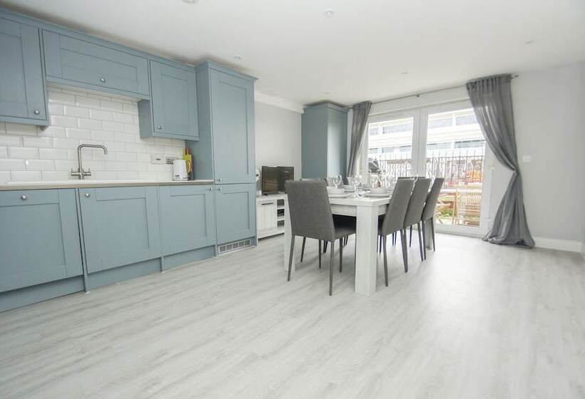 Marina Apartment Parking By Brighton Holiday Lets