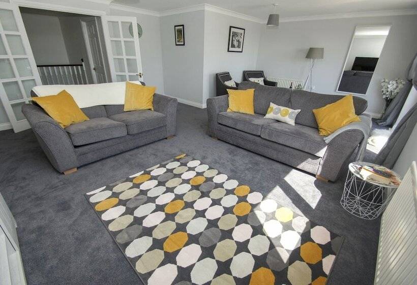 Marina Apartment Parking By Brighton Holiday Lets