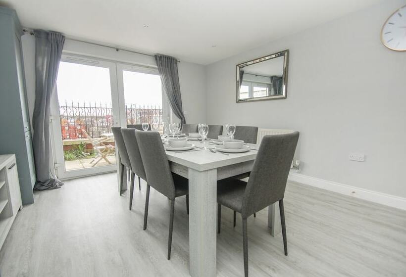 Marina Apartment Parking By Brighton Holiday Lets