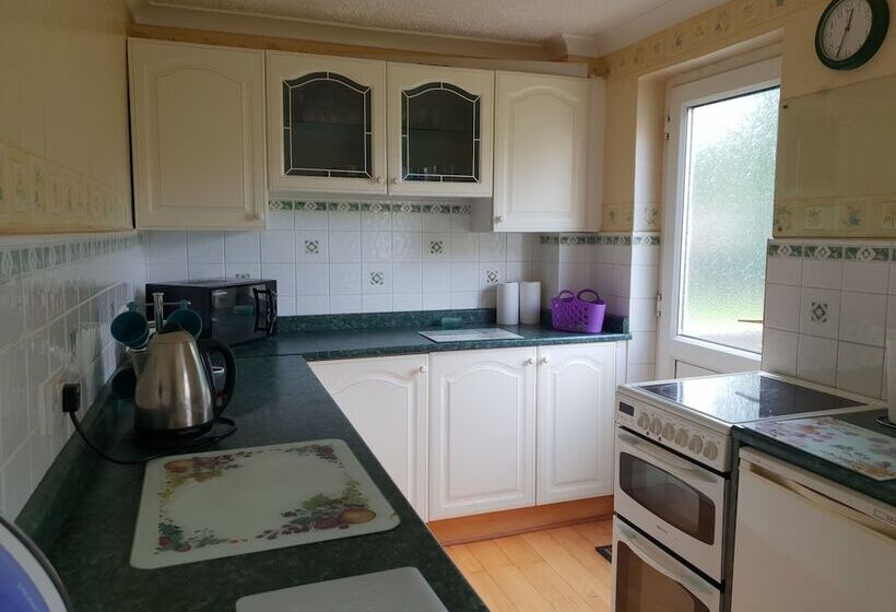 פנסיון Mellanby Crescent