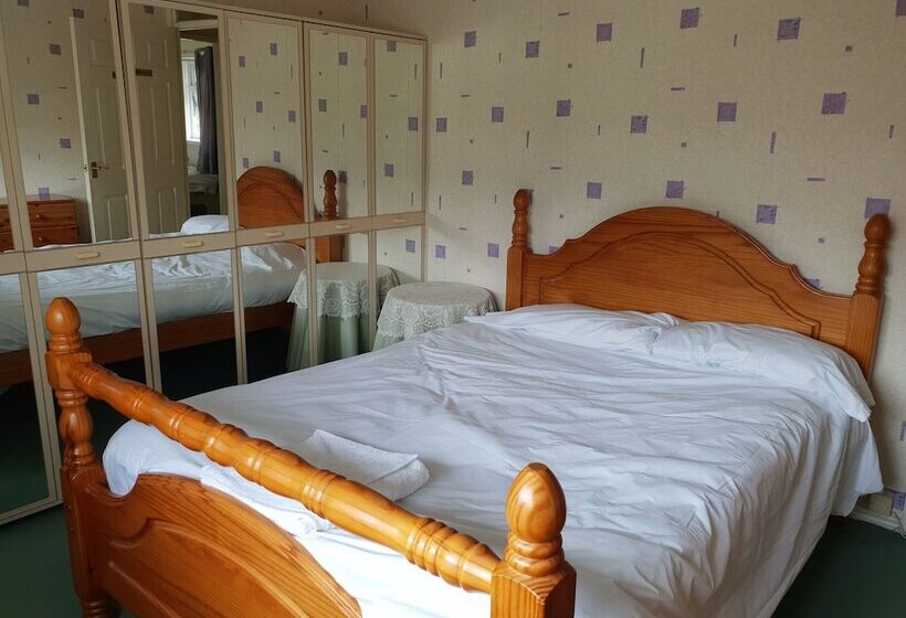 פנסיון Mellanby Crescent