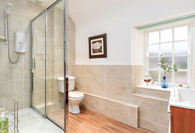 Silver Lining   Cottage By The Sea