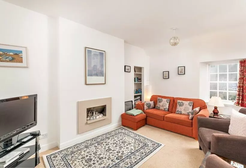Silver Lining   Cottage By The Sea