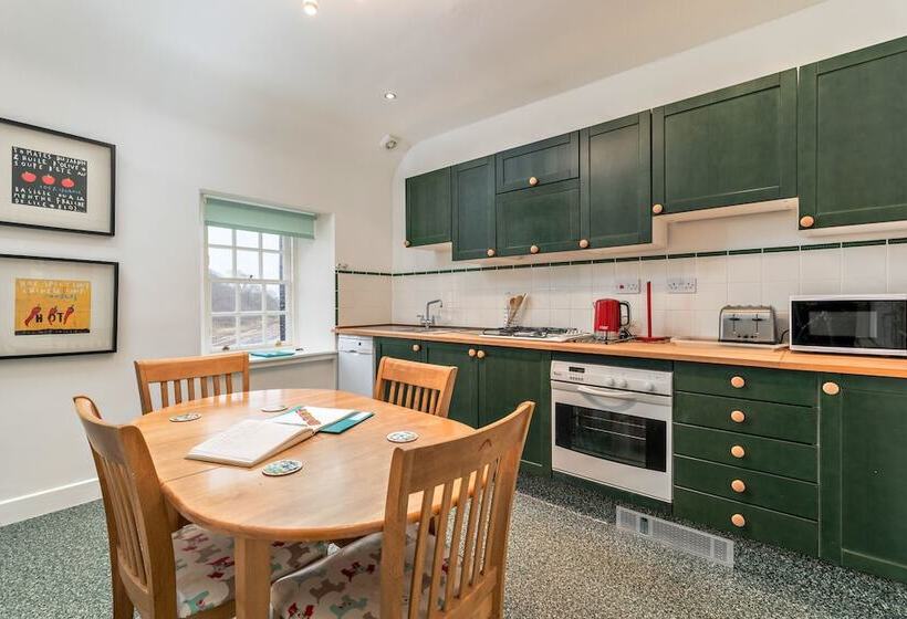 Silver Lining   Cottage By The Sea