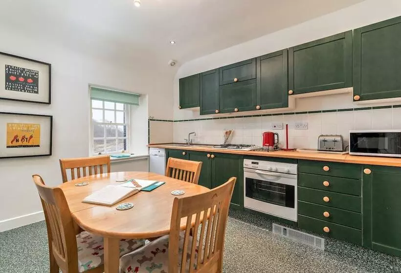 Silver Lining   Cottage By The Sea