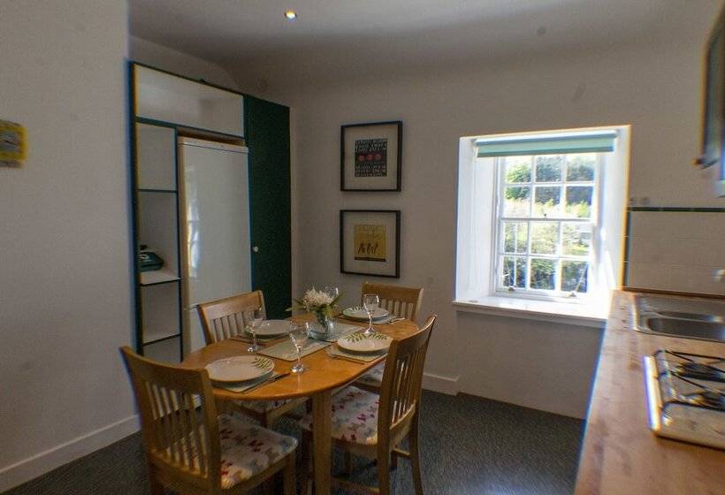 Silver Lining   Cottage By The Sea