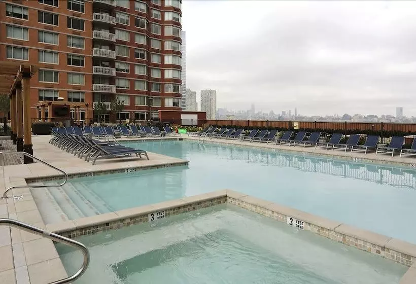 Skyview Luxury Suites  New York City