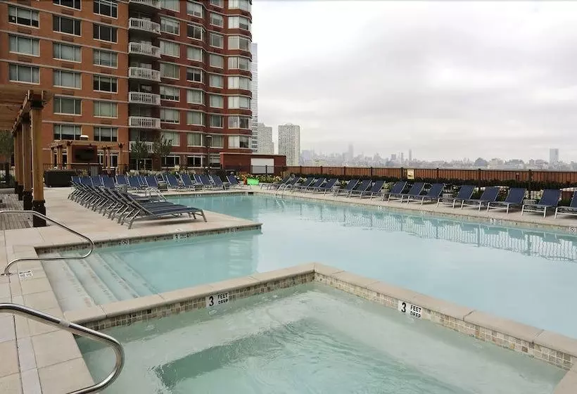 Skyview Luxury Suites  New York City