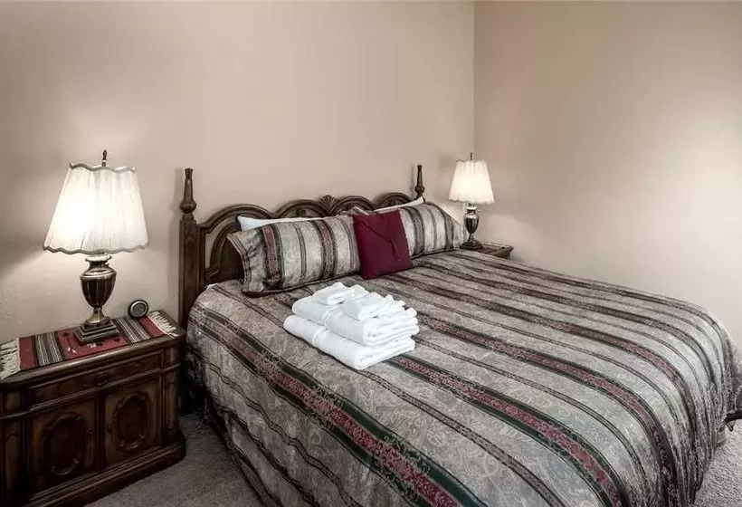 White Mountain Paradise  Four Bedroom Cabin