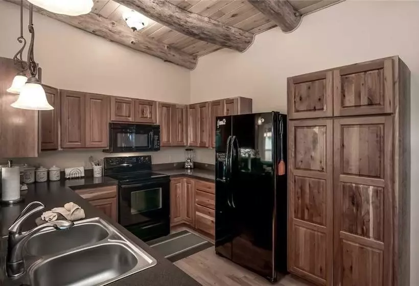 White Mountain Paradise  Four Bedroom Cabin