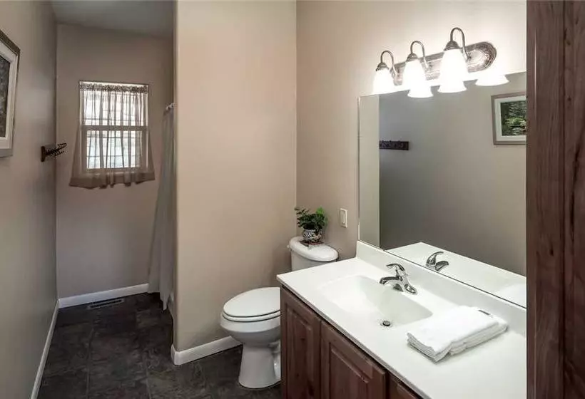 White Mountain Paradise  Four Bedroom Cabin