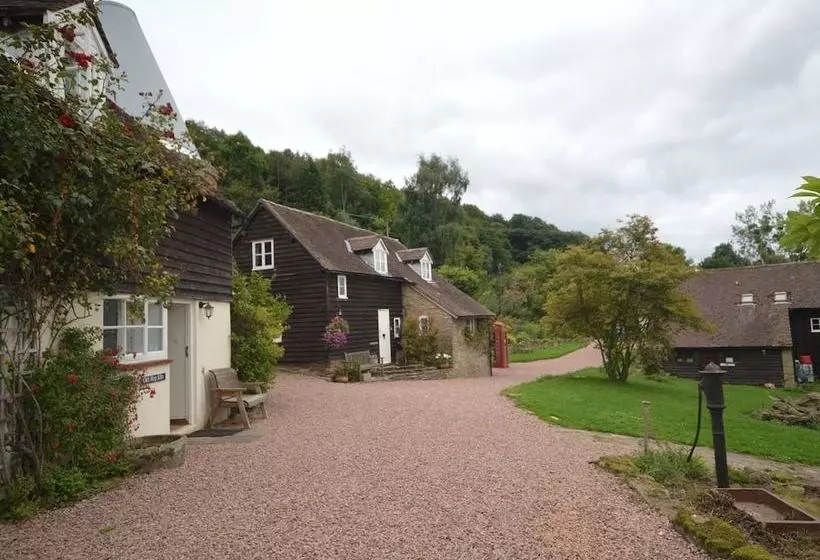 Whitewells Farm Cottages