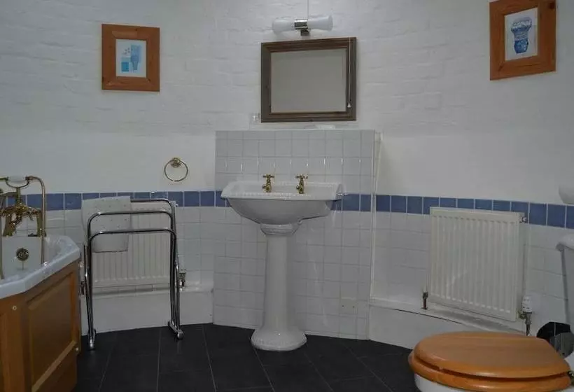 Whitewells Farm Cottages