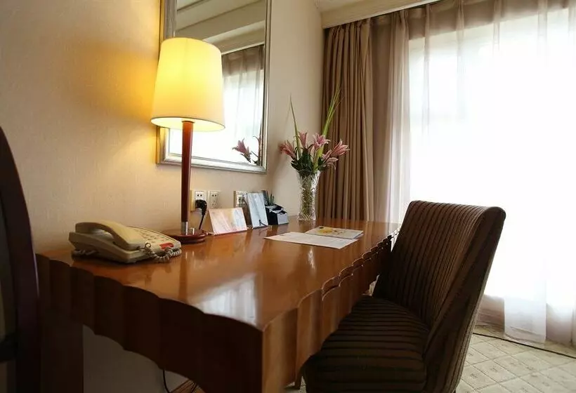 ホテル Wuhan Premier Mayflowers