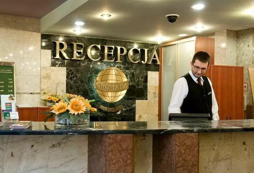 Отель Sangate  Airport