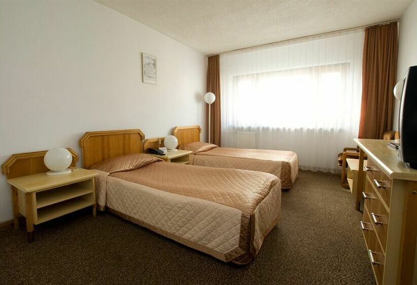 هتل Sangate  Airport