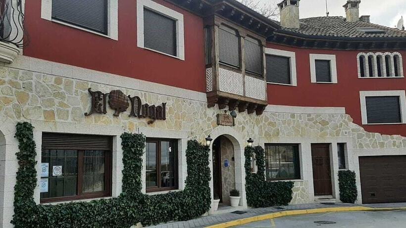 فندق Apartamentos Turísticos El Nogal