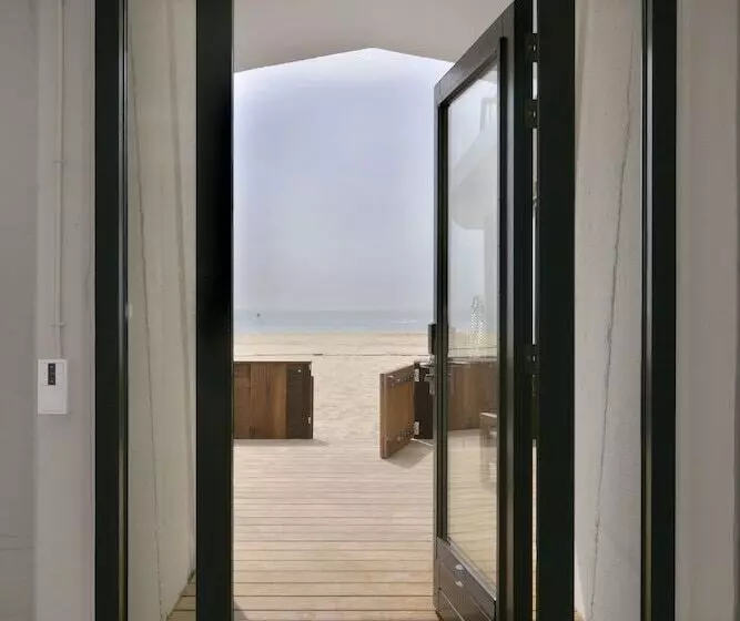 هتل Zandpaviljoen Pier 7