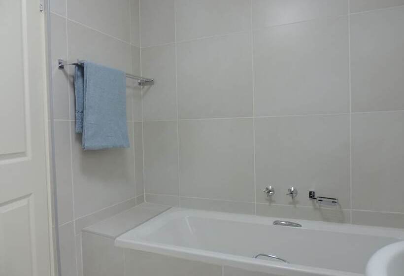 بنسيون The Living Collective