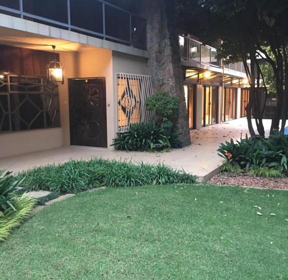 Пансион 27a On Angus